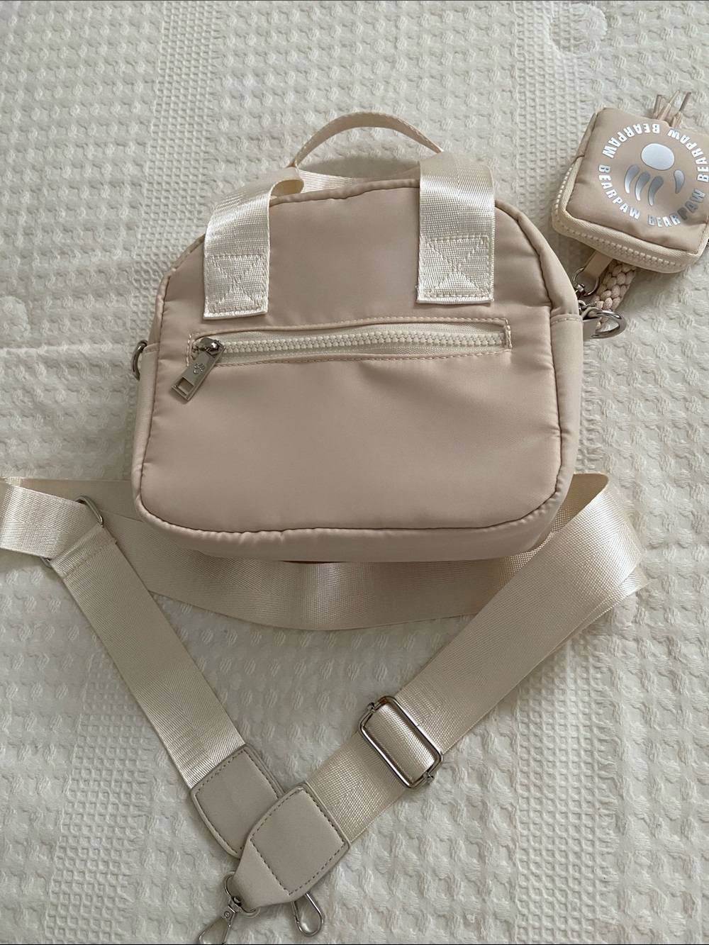 Bearpaw Crossbody Bag - Picture 5 of 9